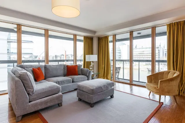 42 Sir John Rogerson Quay em Dublin, Irlanda