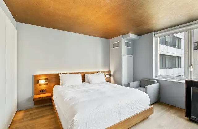 9th Avenue 515