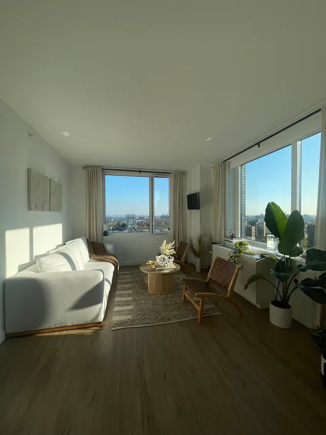 3rd Avenue 2319