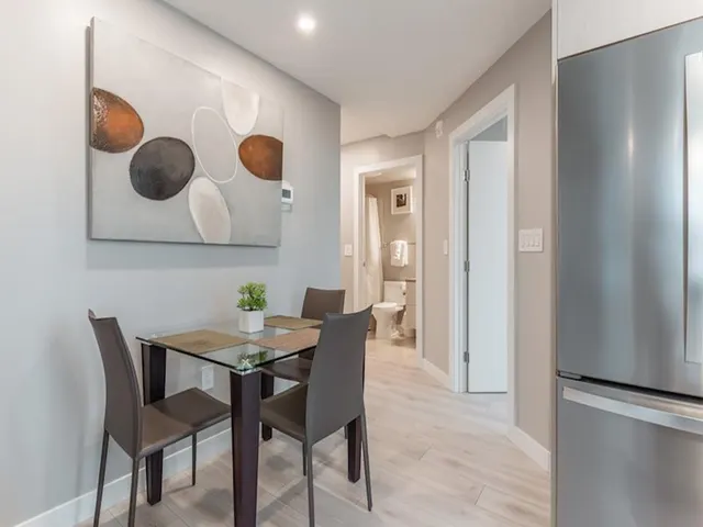 10180 103 Street NW 10180 i Edmonton, Canada