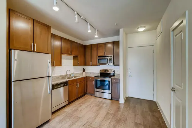 3210 Esperanza Crossing