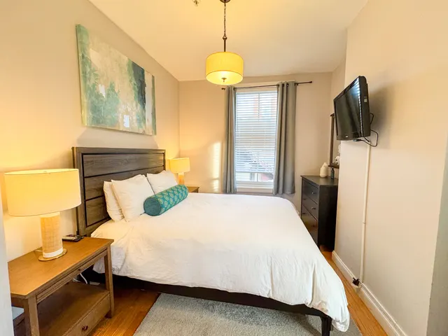 7 Harvard Square
