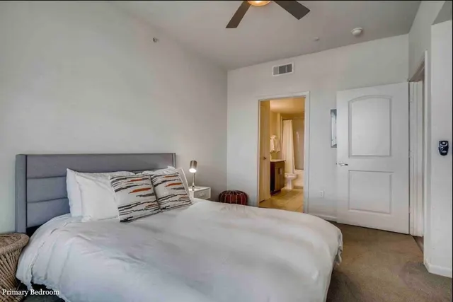3201 Esperanza Crossing