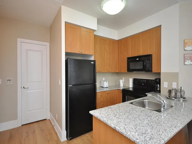 330 Burnhamthorpe Rd 330