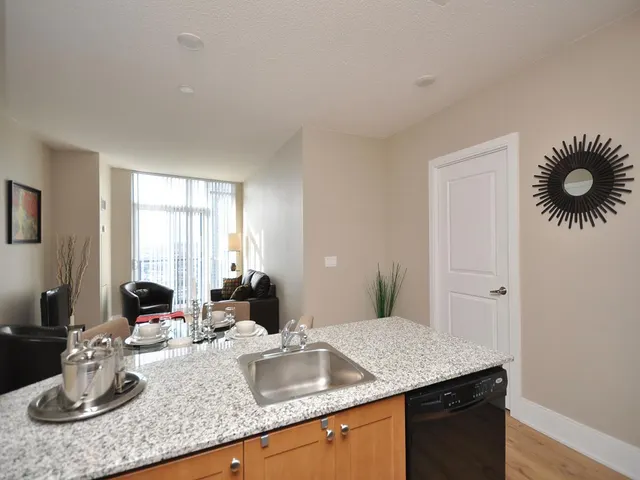 330 Burnhamthorpe Rd 330 i Toronto, Canada