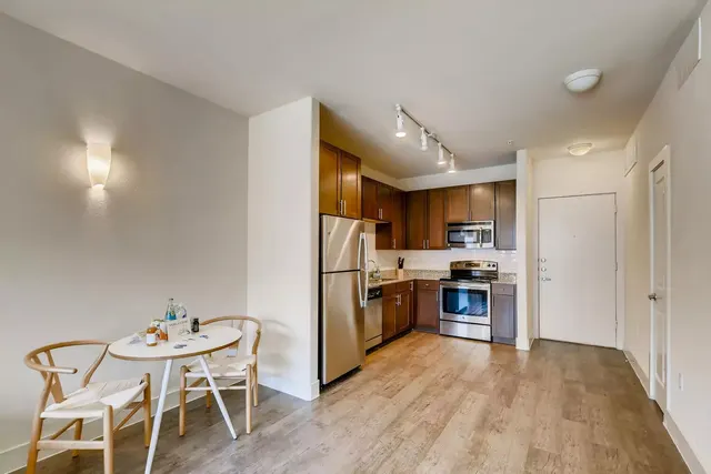 3210 Esperanza Crossing
