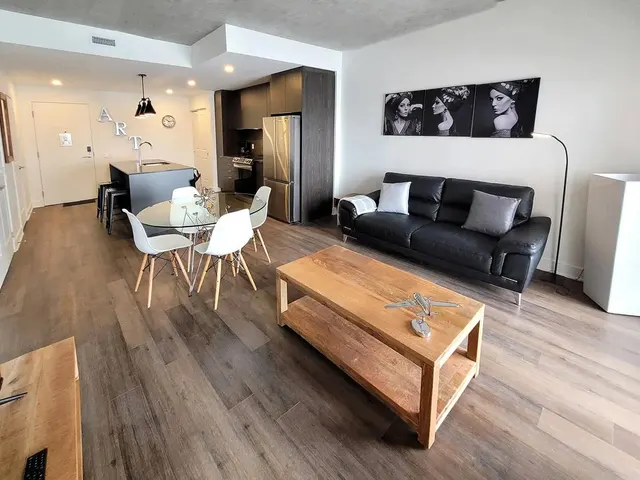 Boulevard Saint-Elzéar Ouest 4000 i Lawrence, Canada