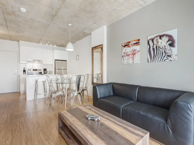 Boulevard Chomedey 2075 i Laval, Canada