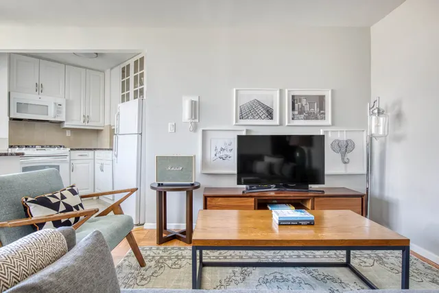 2nd Avenue 484