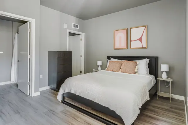 Valley Street 2323