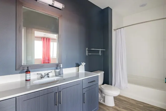 N 7th St #113 4949