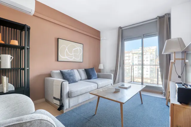 Carrer de Ramon Turró 13 em Barcelona, Espanha