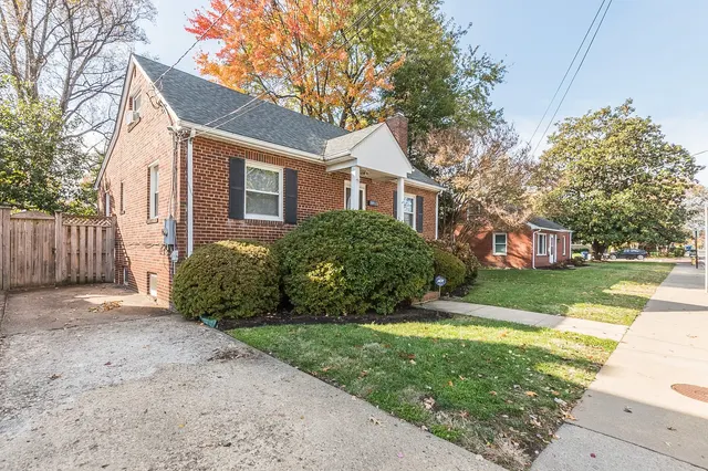 303 E Braddock Rd