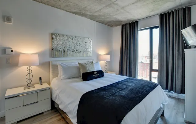 464 Saint Henri, Montreal H3C 0N7, CA 46