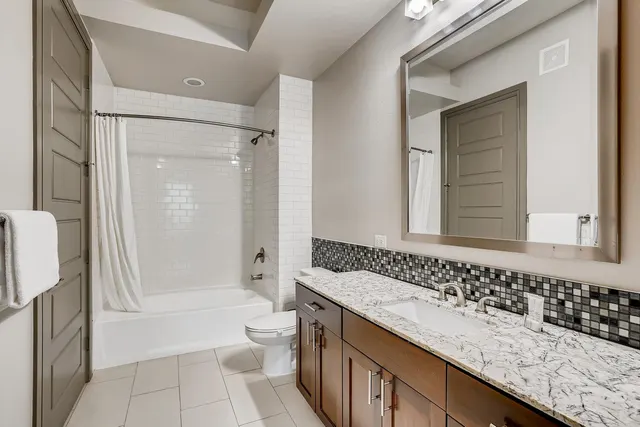 3201 Esperanza Crossing