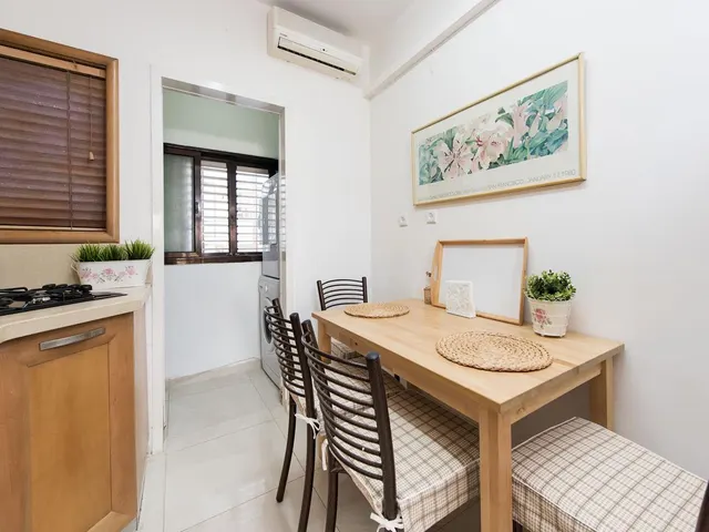 6 Nakhshon Street 6