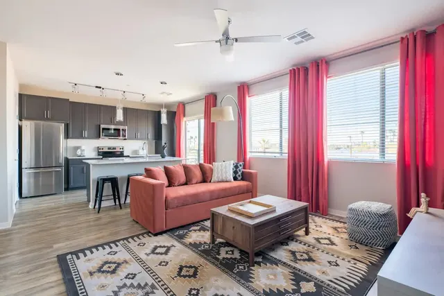 N 7th St #113 4949