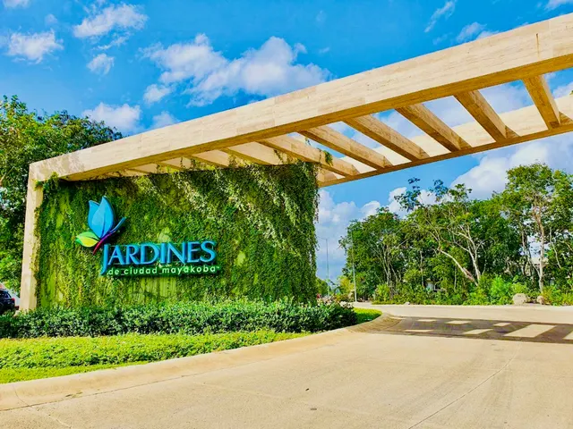 Avenida Bosques de Cristo Rey, en Playa del Carmen, México