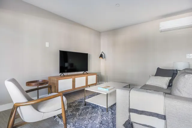 Union Avenue 215