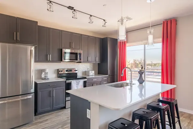 N 7th St #113 4949