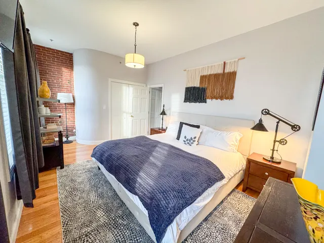 7 Harvard Square