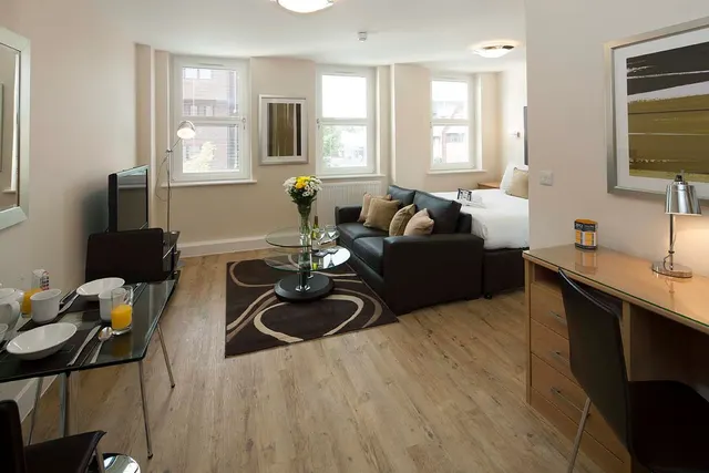 75 - 79  Park Street em Camberley, Reino Unido
