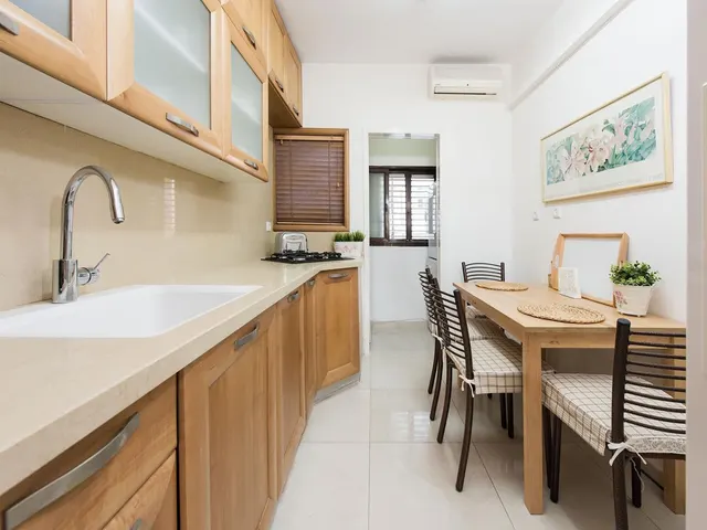 6 Nakhshon Street 6