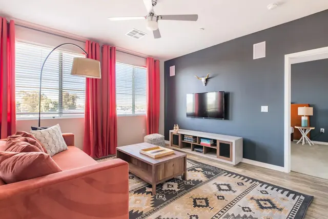 N 7th St #113 4949