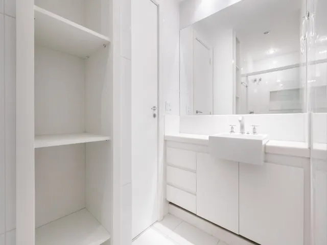 Rua Almirante Pereira Guimarães 40