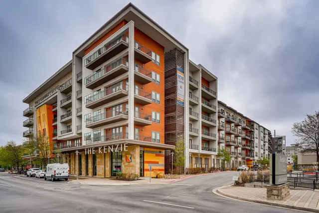 3201 Esperanza Crossing