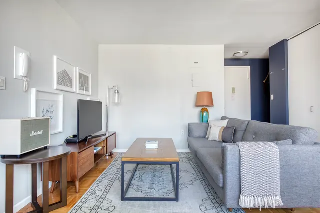 2nd Avenue 484