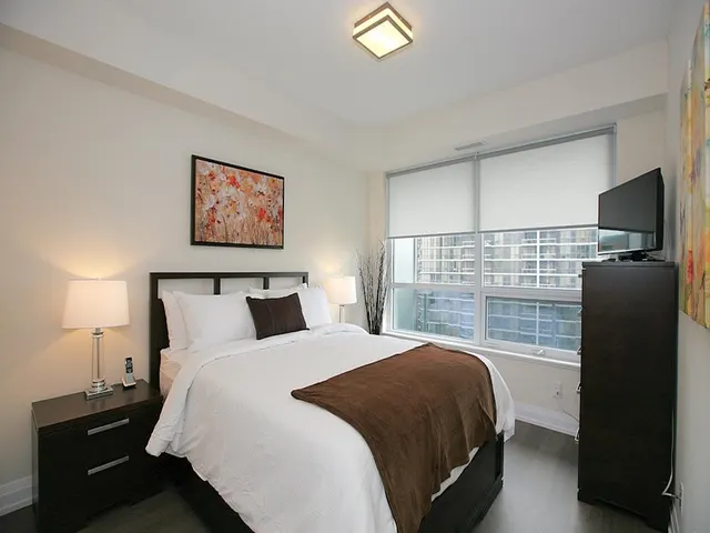 2 Anndale Dr 2 i Toronto, Canada