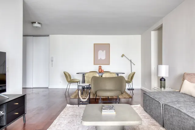 East 34th Street 401