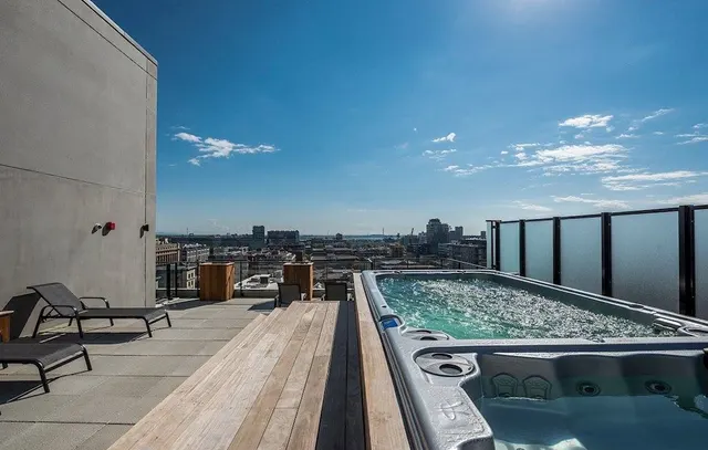464 Saint Henri, Montreal H3C 0N7, CA 46
