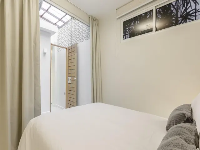 Rua Cupertino Durão 44