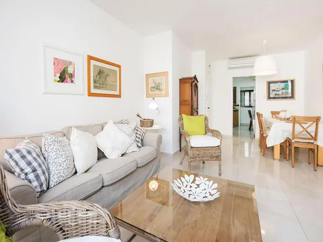 6 Nakhshon Street 6