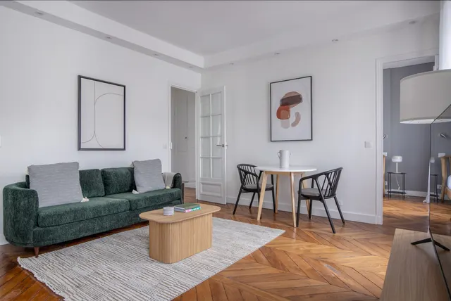 Rue Mesnil 18 i Paris, Frankrig