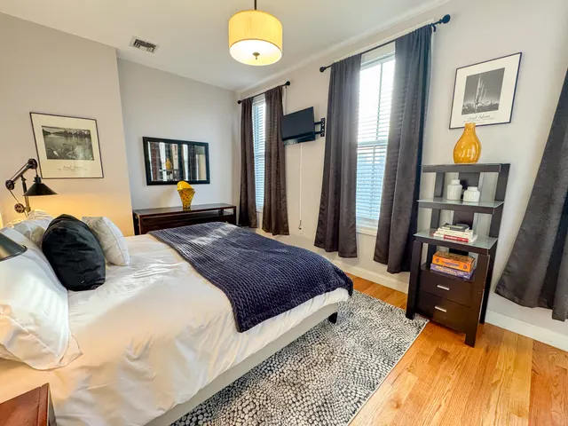 7 Harvard Square