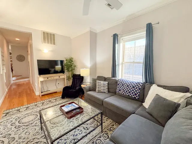 7 Harvard Square