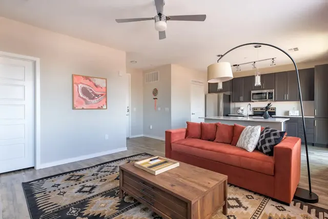 N 7th St #113 4949