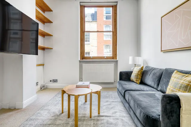 Cleveland Street 127-129 em London, Reino Unido