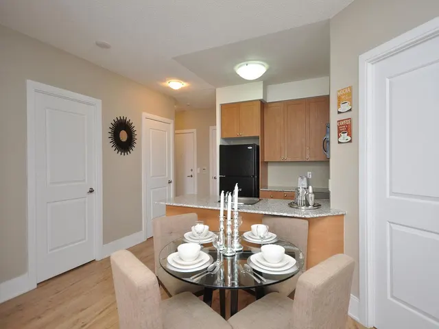 330 Burnhamthorpe Rd 330
