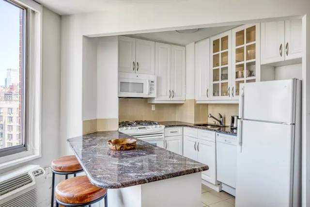 2nd Avenue 484