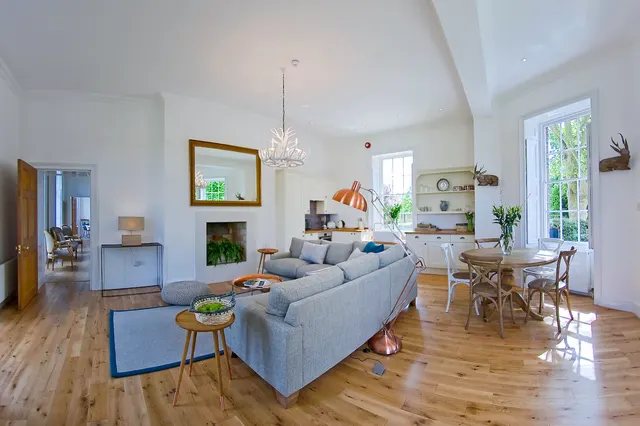 Hampton Court Road em East Molesey, Reino Unido