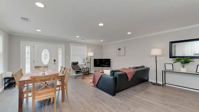 48 E Reed Ave