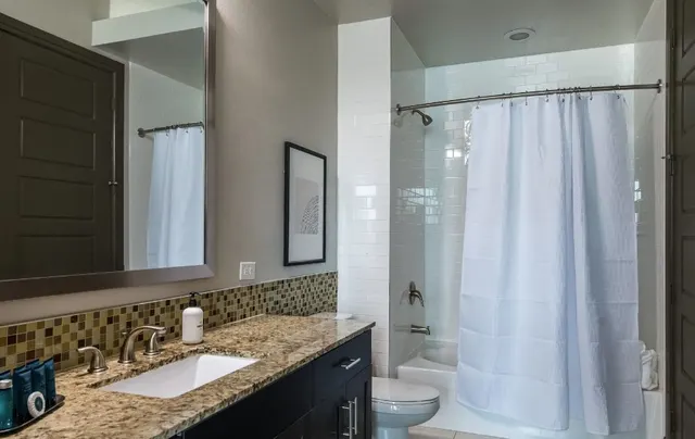 3201 Esperanza Crossing
