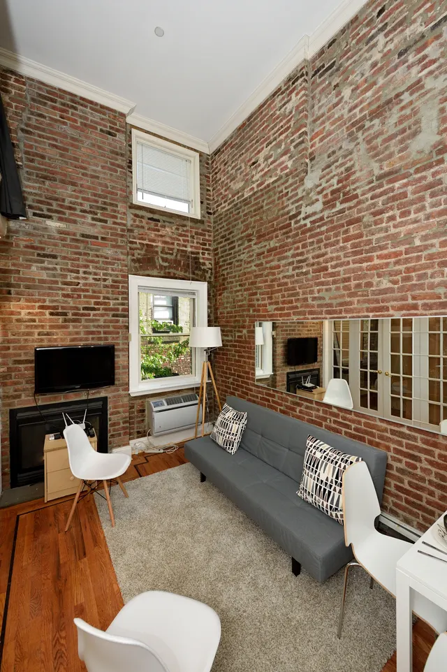 10th Avenue 692