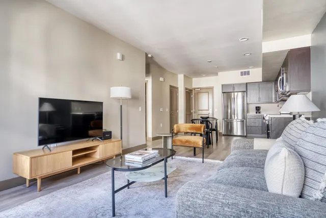 Bayswater Avenue 920