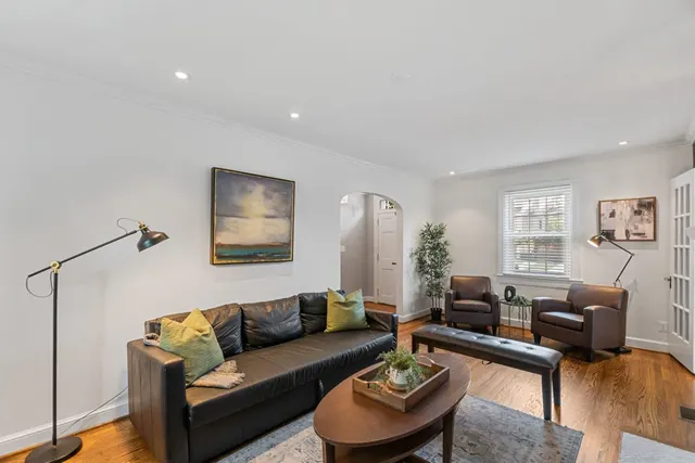 309 E Braddock Rd