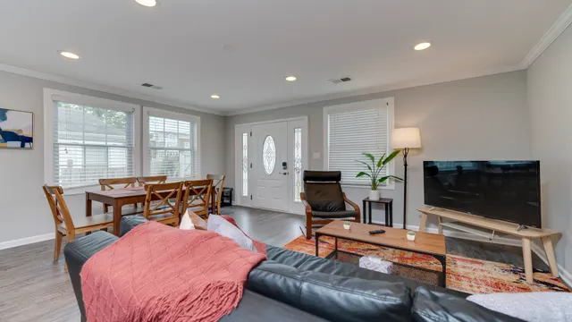 48 E Reed Ave